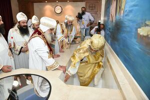 البابا تواضروس الثاني يدشن معمودية كنيسة مارمرقس بالكويت.jpg